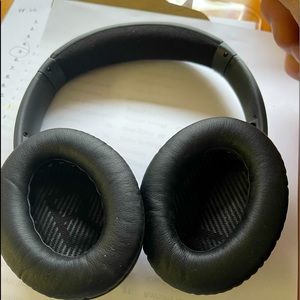 Bose over the ear noise canceling q35 headphones